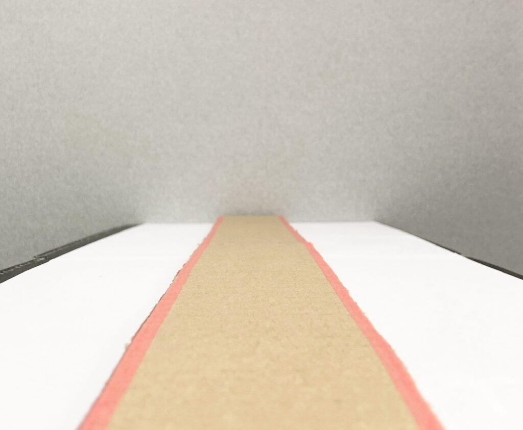 一本道 奥に行くにつれて道幅が狭くなって見える