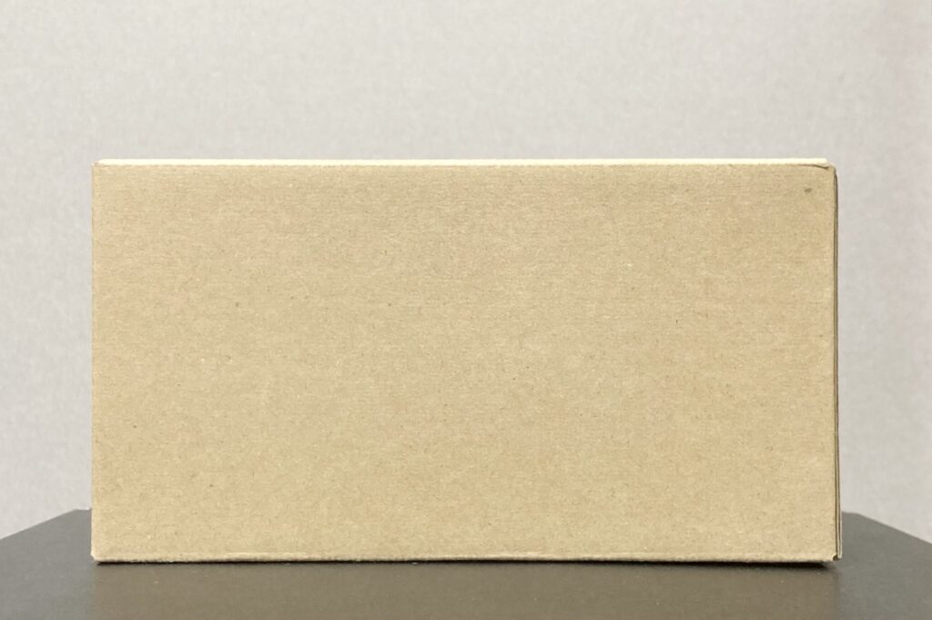 箱を真横から見ると、ただの長方形に見える